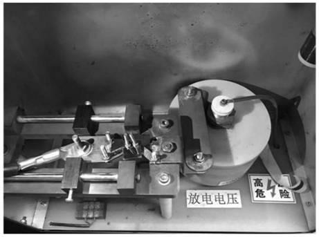 Electric pulse treatment method for lowering fatigue crack spreading rate of steel materials