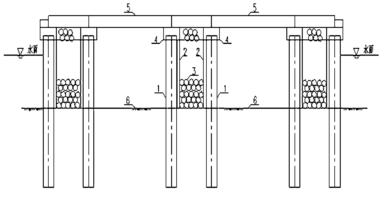 See-through pile plate combined type sea inlet road structure