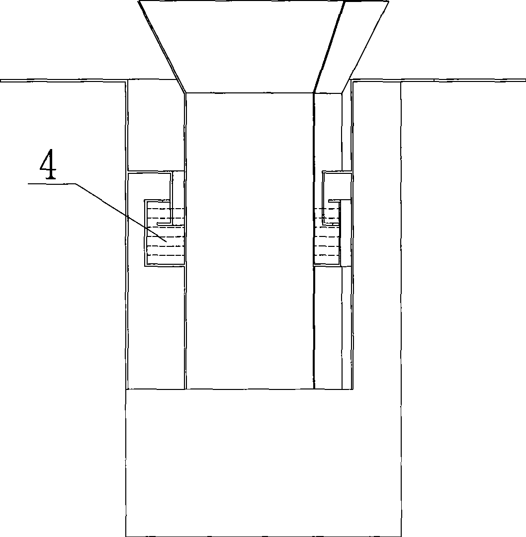 Liquid surface sealing of clip-shaped slot structure