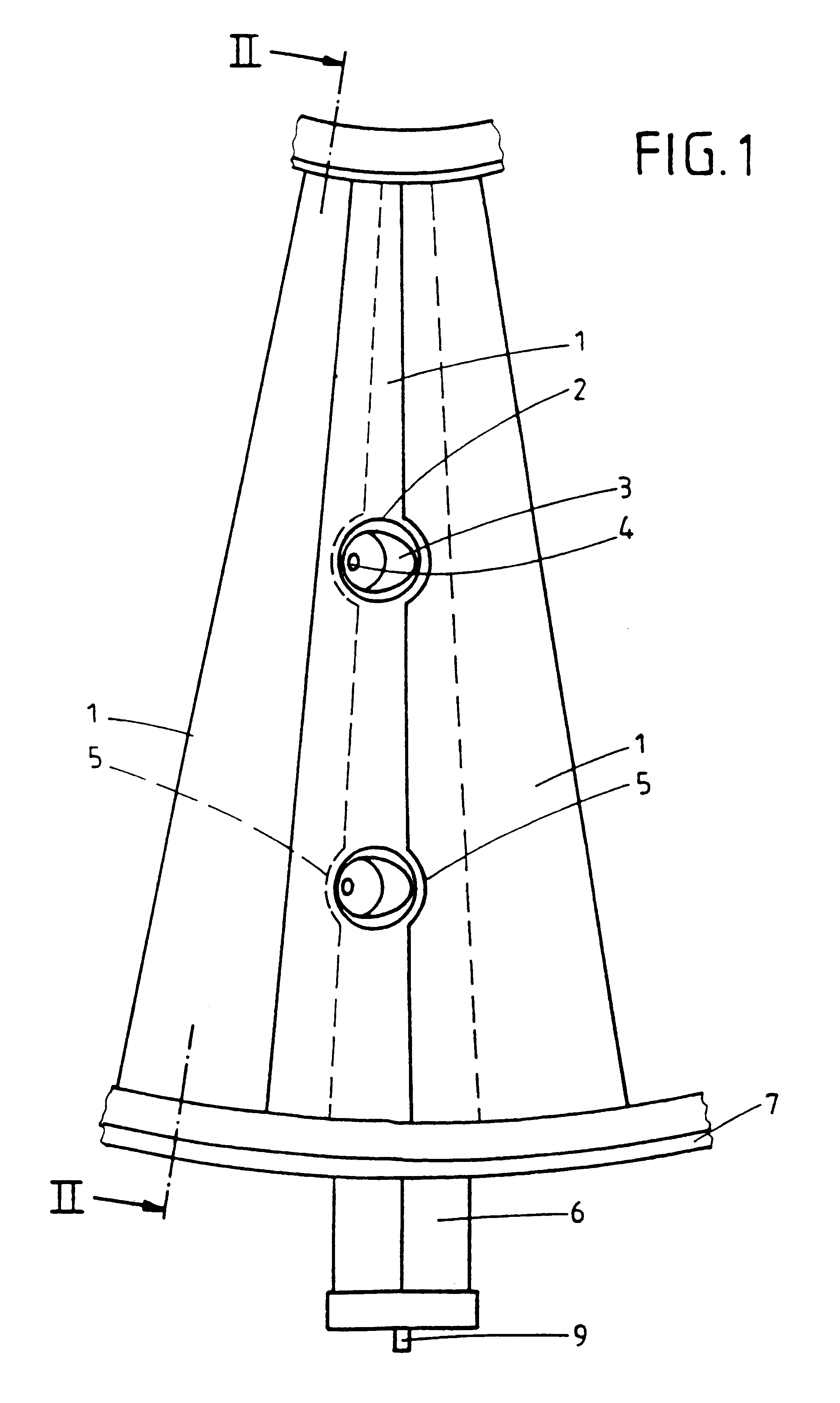 Fluidized bed apparatus having spray chamber with pivotal slats