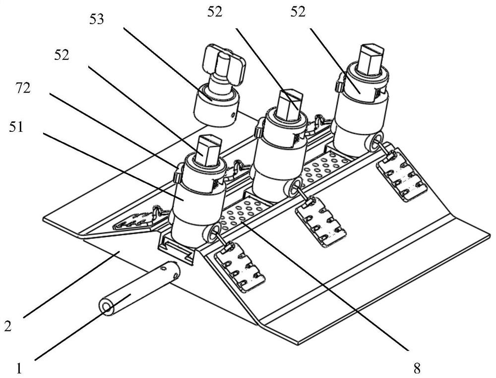 Skin distractor capable of simultaneously using negative pressure suction