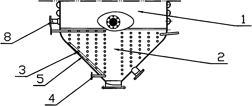 Flash low molecular removal device with cooling pipes