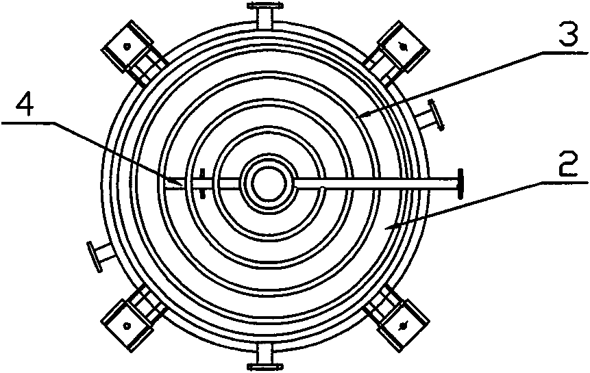 Flash low molecular removal device with cooling pipes