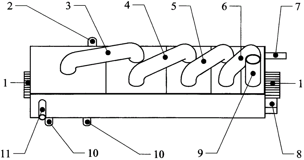 Technology and device for desalinating seawater by means of slag heat