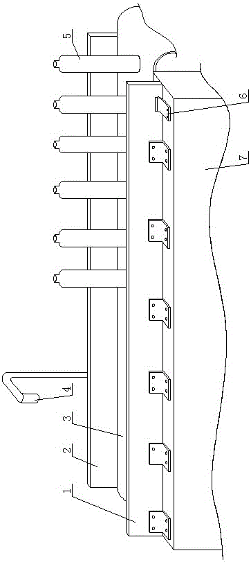 Bottle anti-inverting extrusion-preventing device for bottle unscrambler assembly line