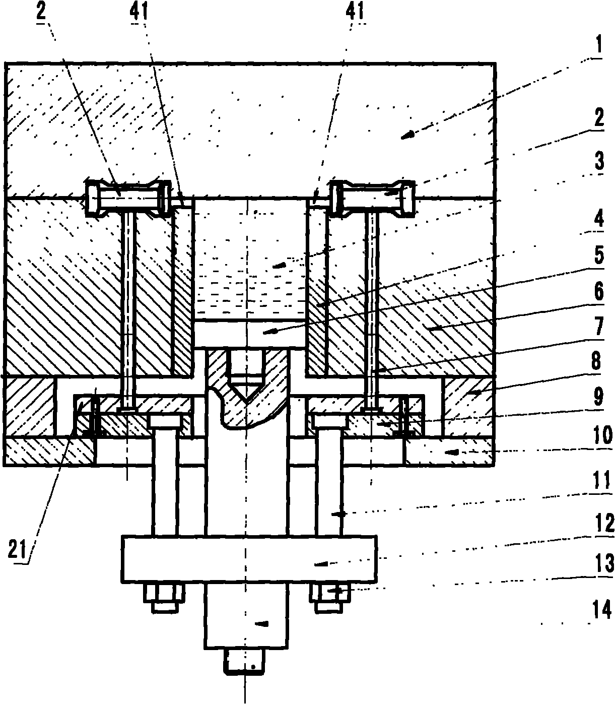 Manufacturing method of bucket tooth and applied mould thereof