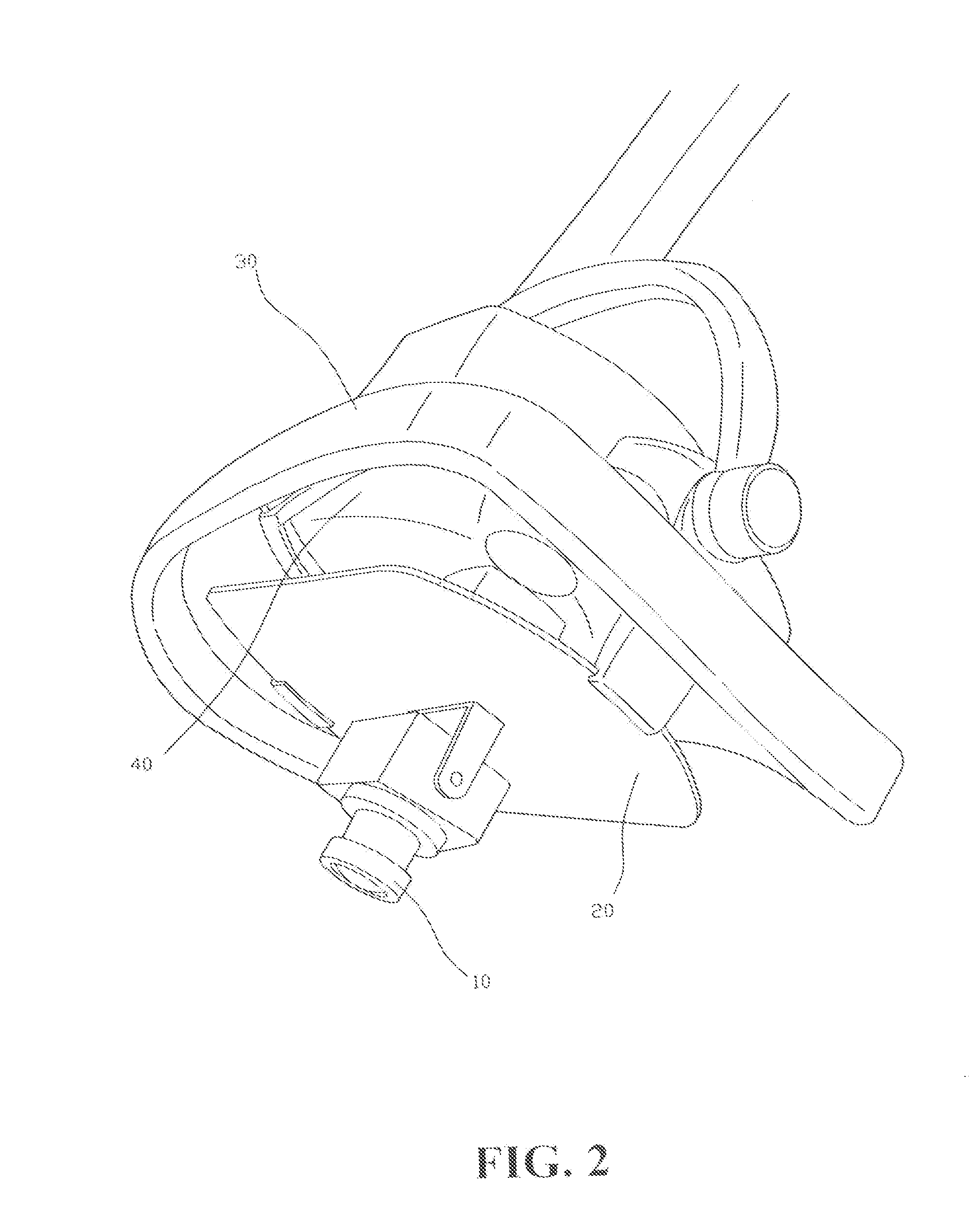 Illuminating and image capturing device for oral cavity