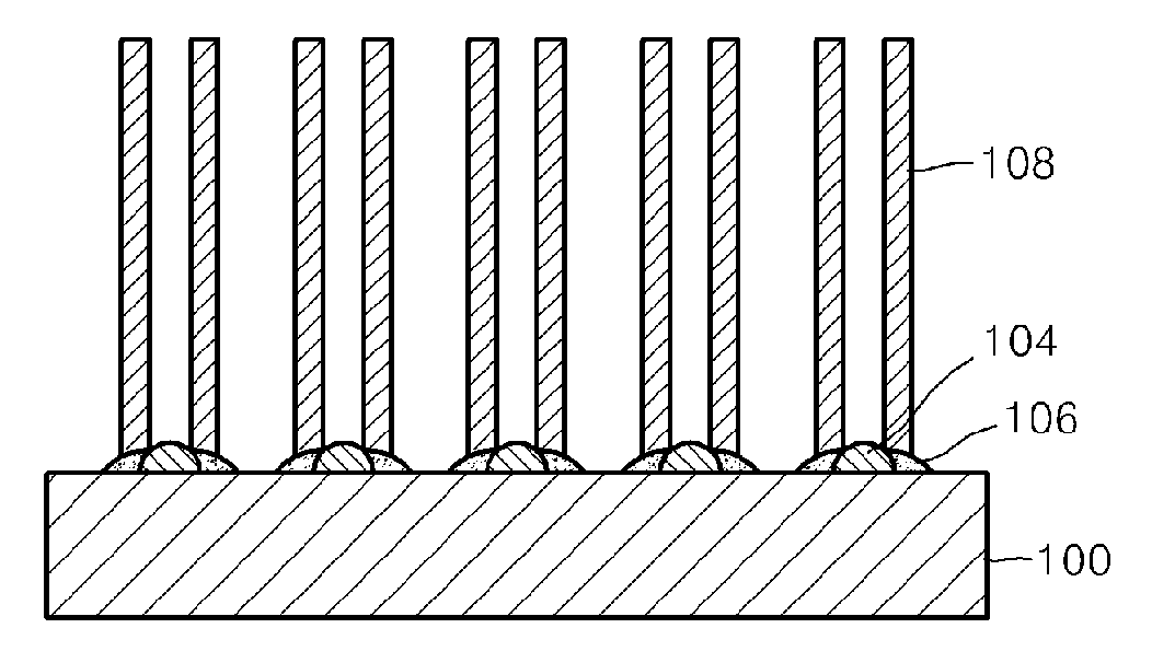 Method of manufacturing silicon nanotubes using doughnut-shaped catalytic metal layer