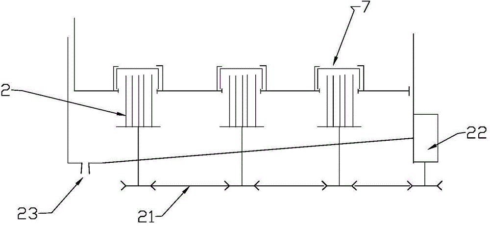 Automatic cleaning device for culture dishes