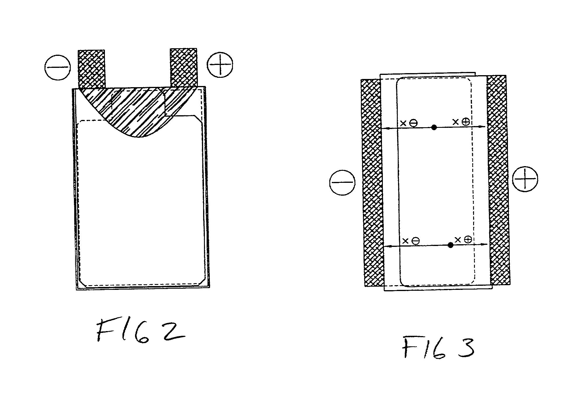 Prismatic battery with maximized and balanced current transmission between electrodes and terminals