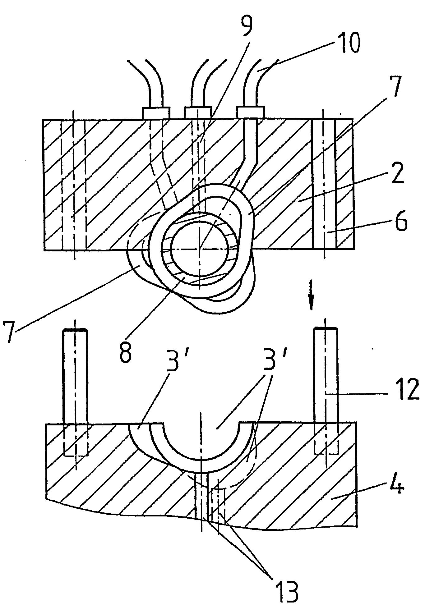 Method for feeding hydroforming presses, and device for carrying out the method