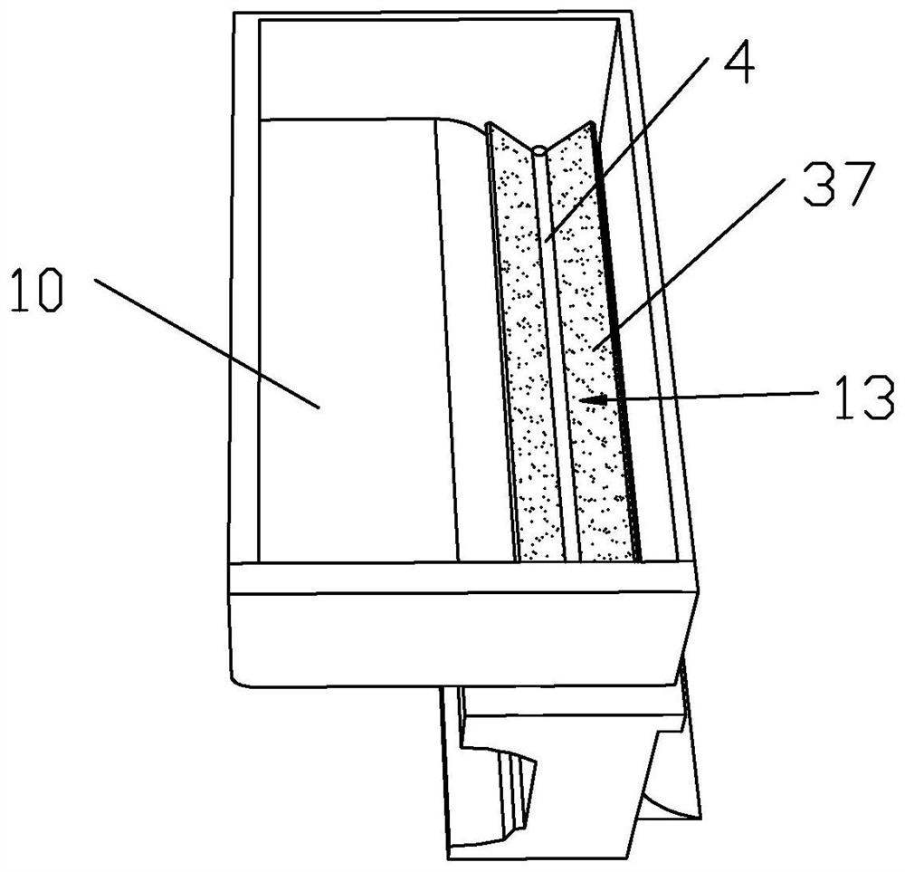 An automatic fishing device installed downstream of the gate