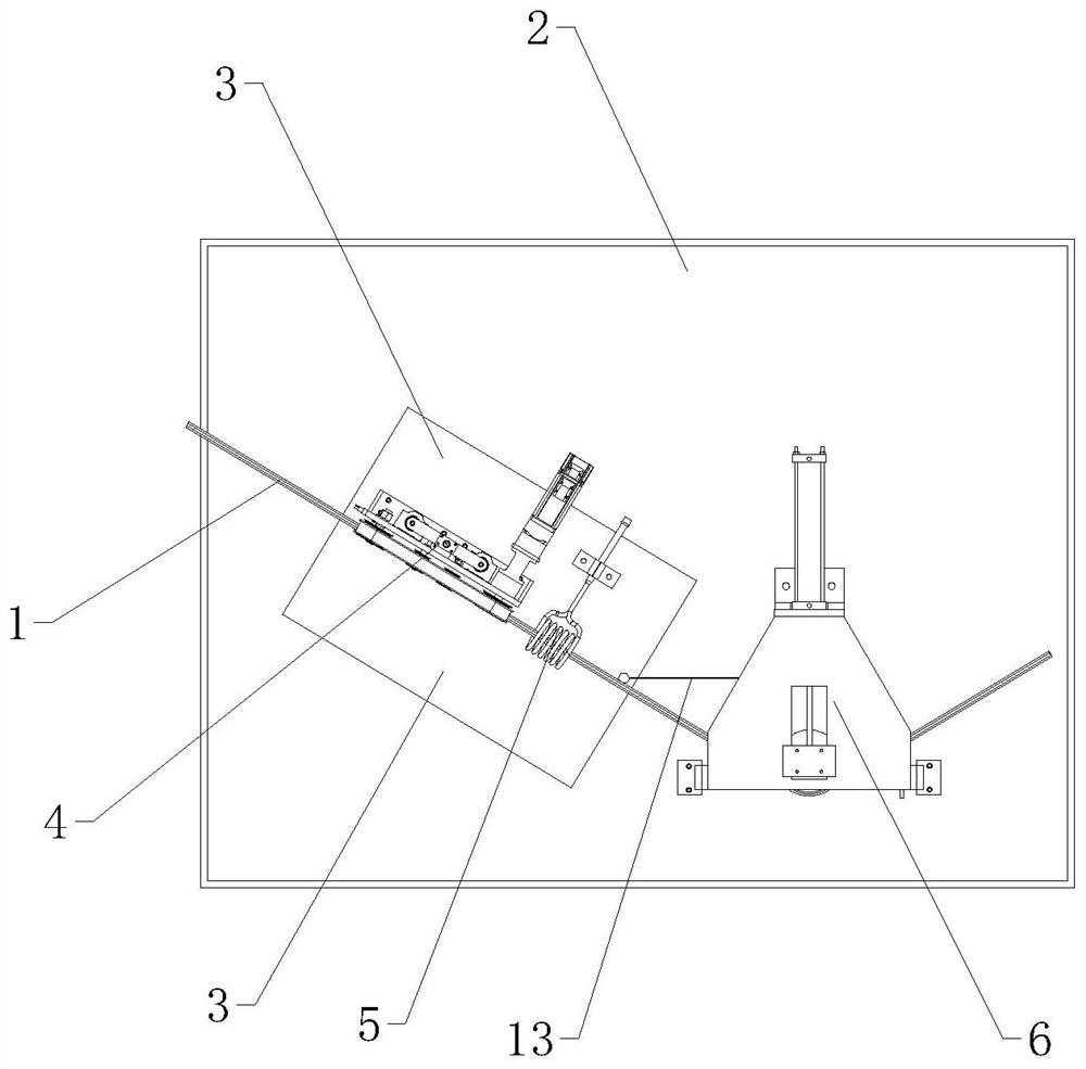 Microwave-heating anti-fatigue device for bending aluminum alloy guide rail