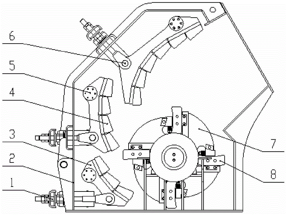 Crusher and adjusting device thereof