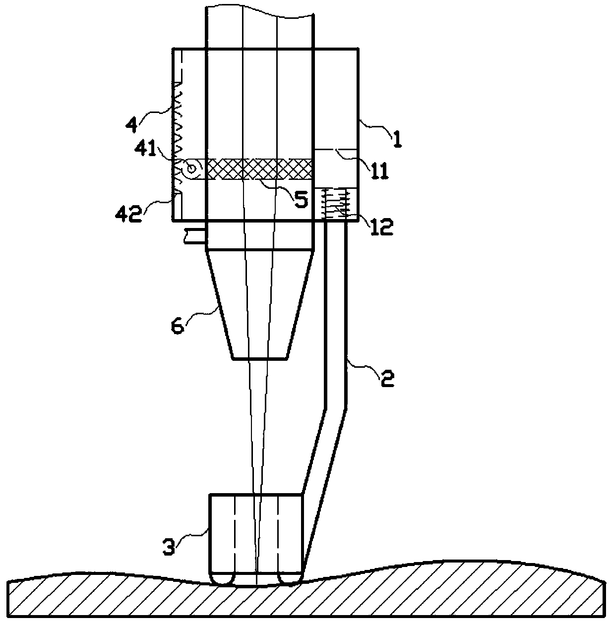 Auto-focus high-efficiency laser cutting device