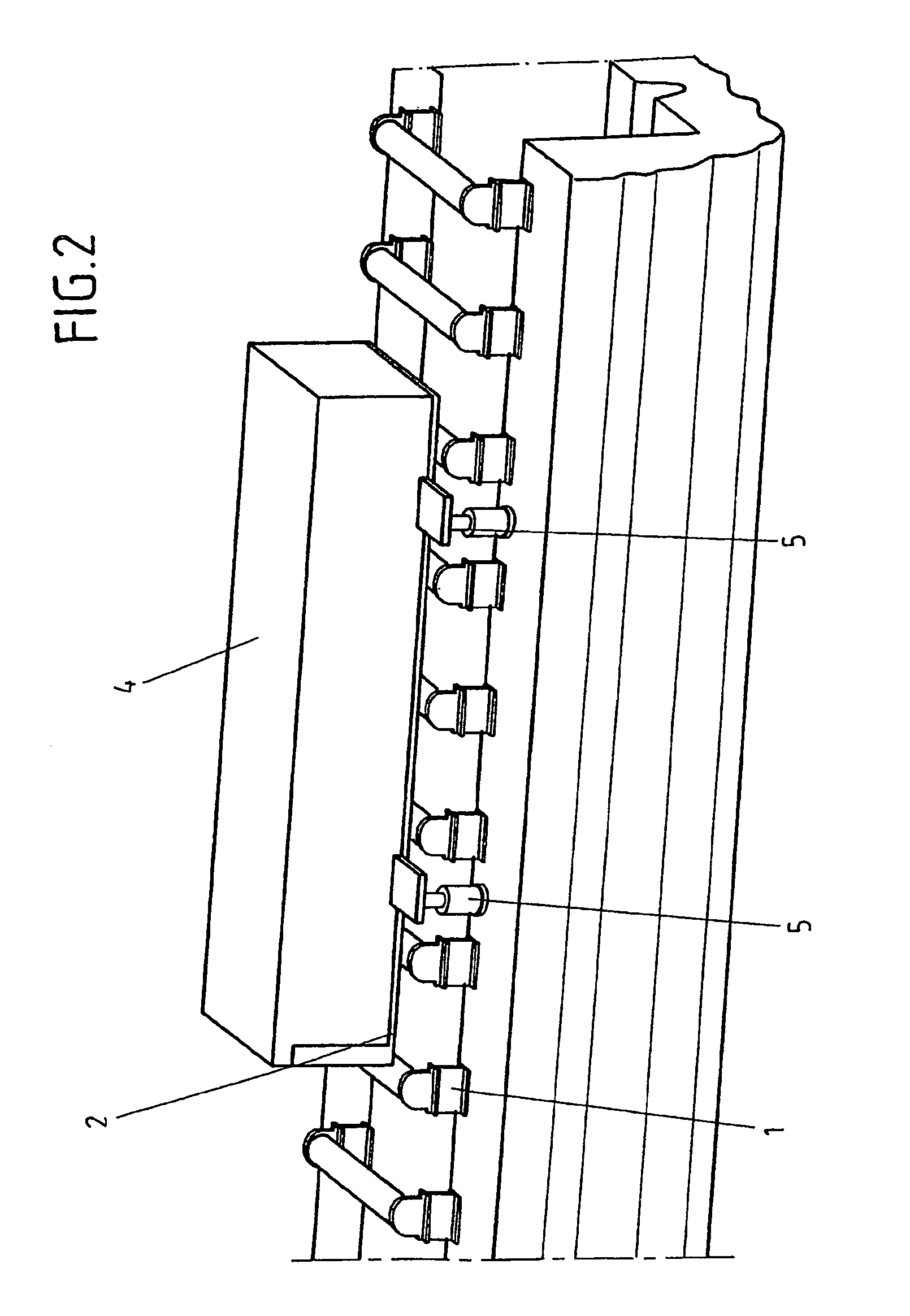 Device for keeping warm slabs emerging from a continuous casting installation