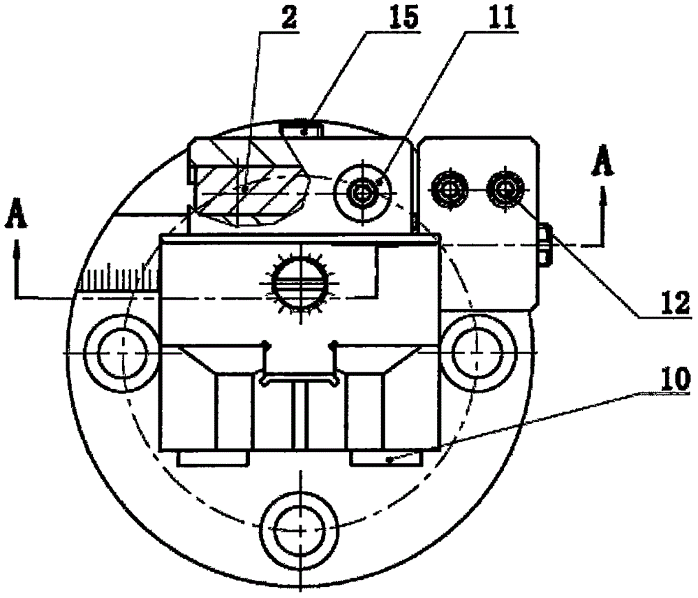 Blade clamping centering adjusting device of indexable insert periphery grinding machine