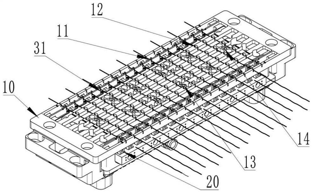 Welding device and welding method for single-side welded dense-grid solar cell string