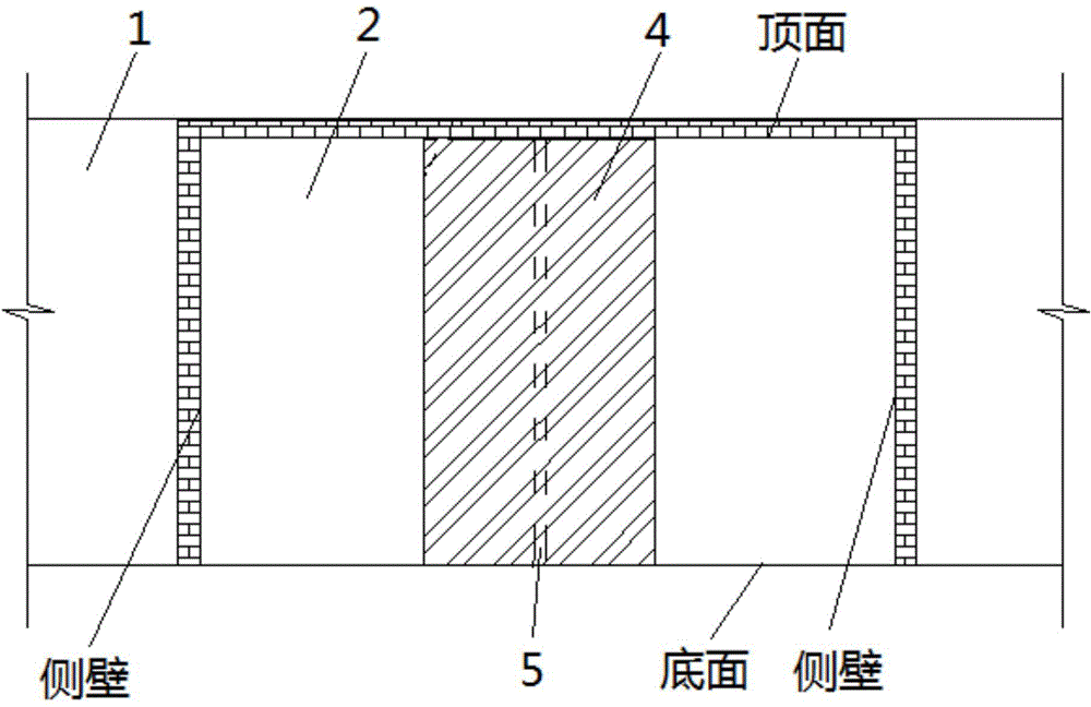 Auxiliary pit type buffering structure in railway tunnel