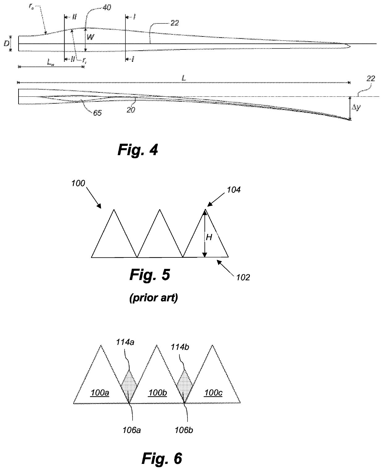 Splitter plate arrangement for a serrated wind turbine blade