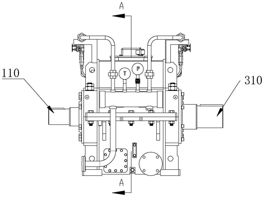 A closed-loop oil control system of a reducer and an oil control method thereof