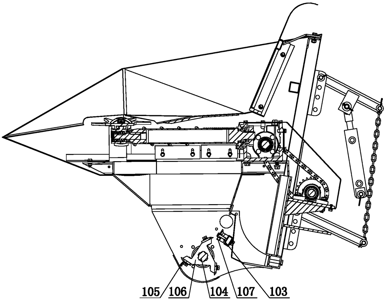 Straw chopping device for spike picking platform of corn harvesting machine and corn harvesting machine