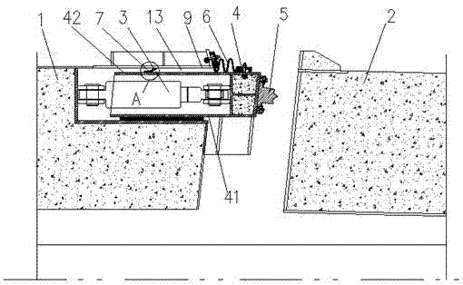 Water bag type pressure adjusting device and pressure adjusting method