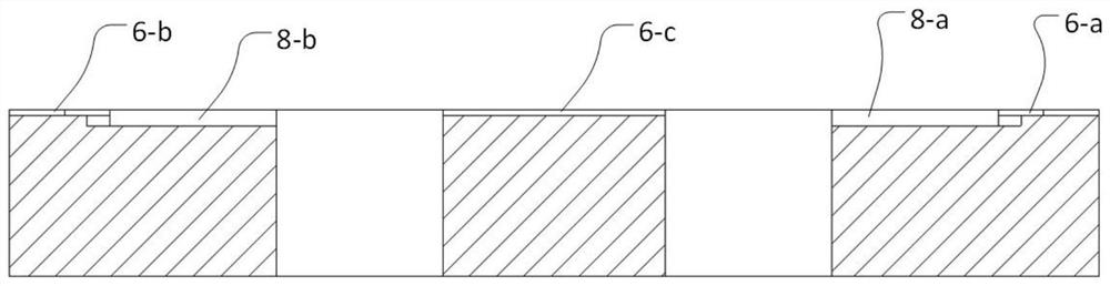 Metal-based integrated resonant accelerometer mounted on same plane