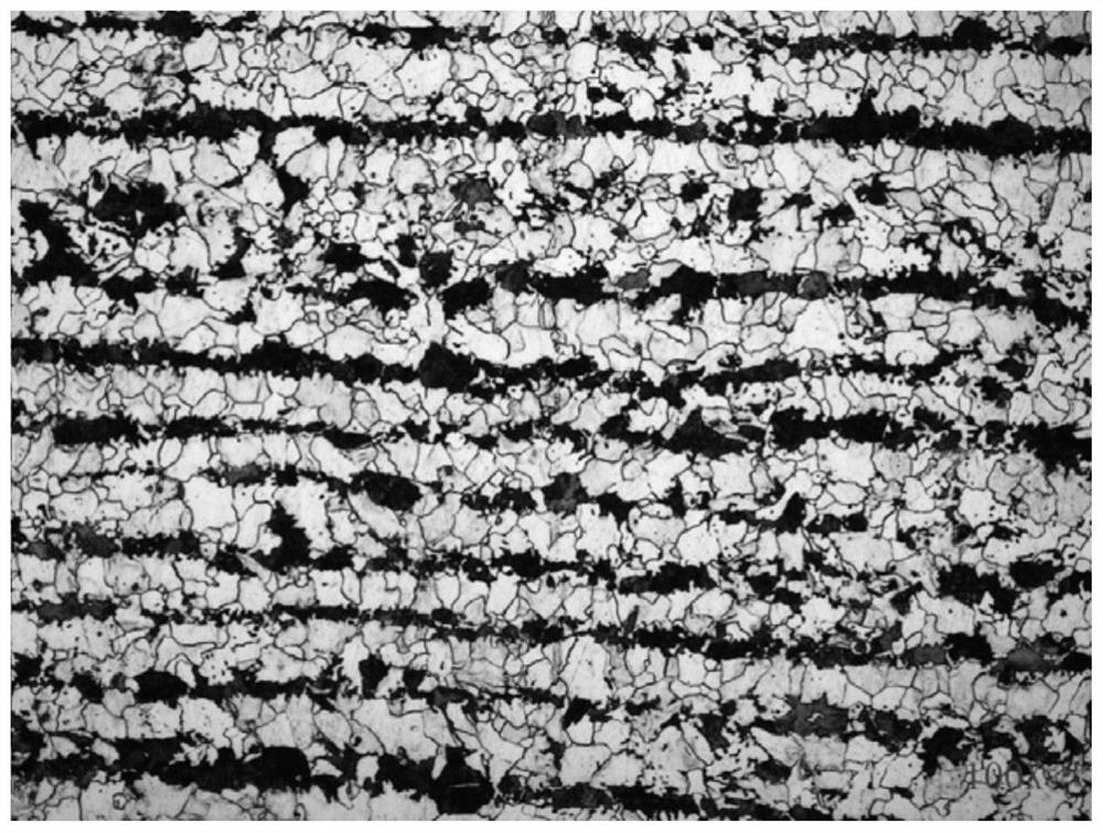 Small-compression-ratio thick controlled rolling Q345GJ steel plate for building structure and production method thereof