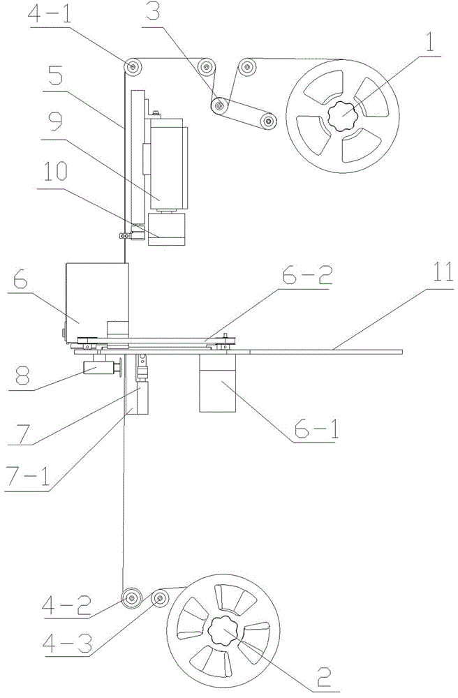 Method for realizing bundled plastic film with single heat-sealing joint in plastic sealing pre-bundling process