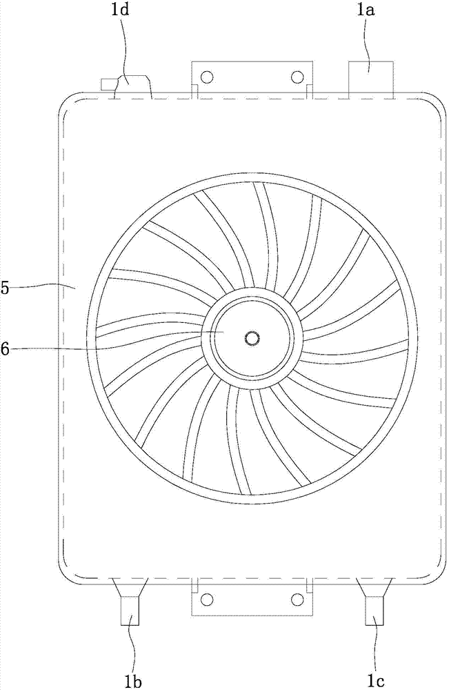 Structure for connecting circulating heat-dissipating water tank and protective hood of three-wheeled motorcycle