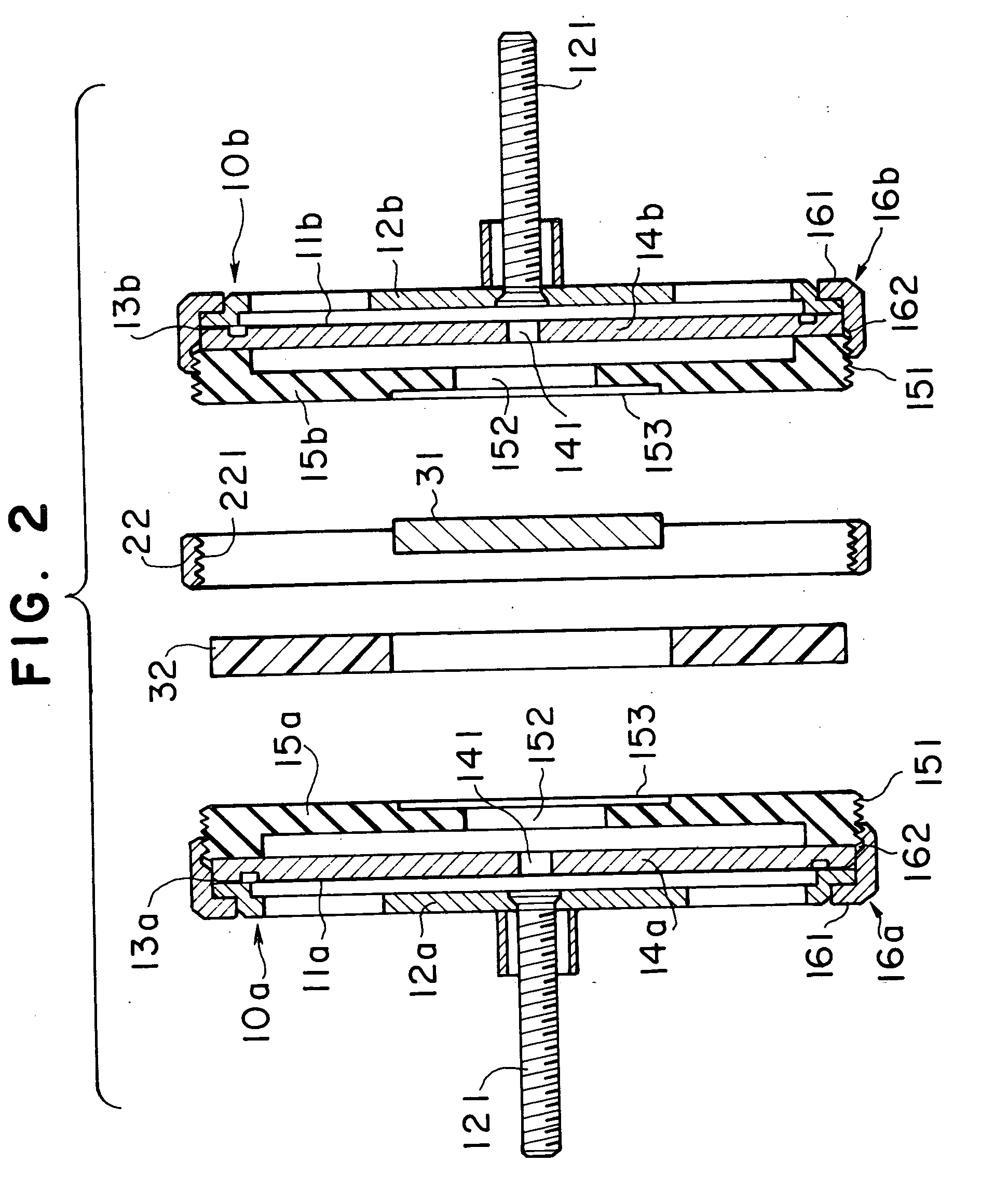 Variable directional capacitor microphone comprising elastic acoustic resisting member