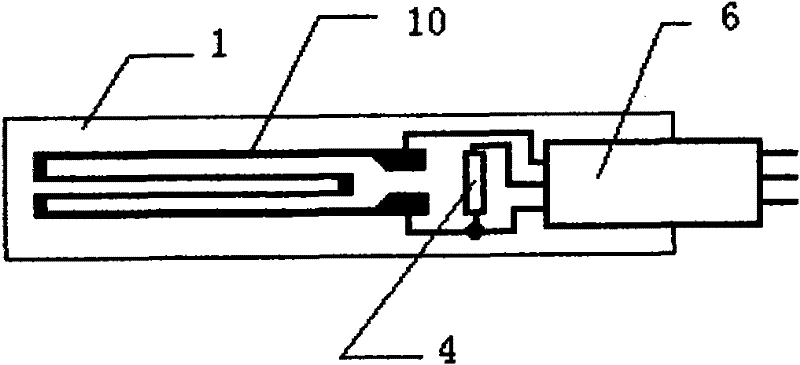 A self-compensating concrete-integrated strain gauge