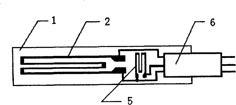 A self-compensating concrete-integrated strain gauge