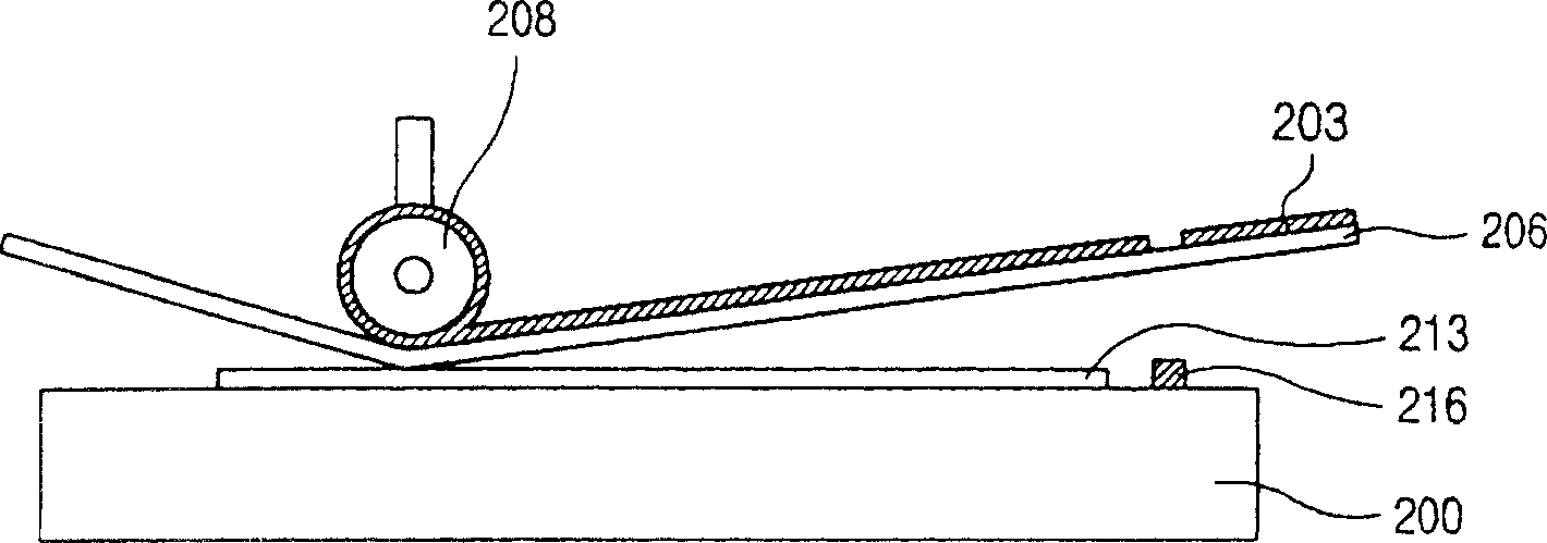 Separation filler for mfg. LCD display panel and method of controlling distance of nozzle and substrate