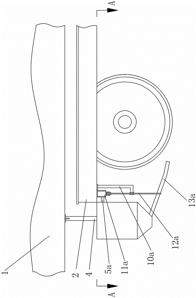 A anti-deflection mechanism for crossing the curve of the sand-sprinkling device at the end of the locomotive body