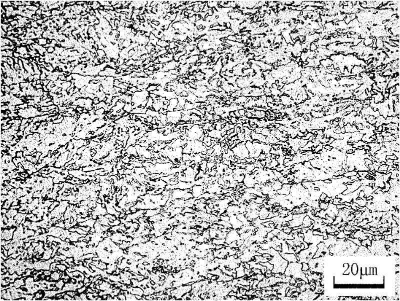 Hot rolling process capable of improving high-grade thick pipeline steel fracture toughness