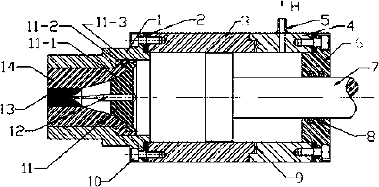 Extruding device of porous hard alloy profile