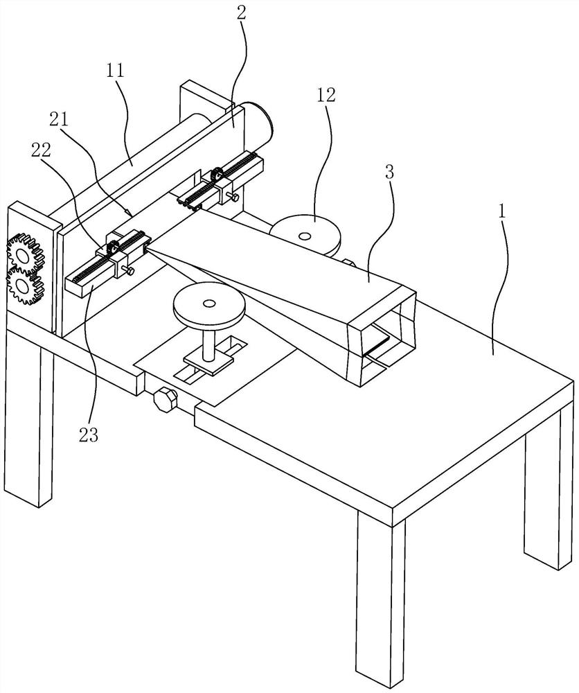 Bag making machine edge closing device with guiding function