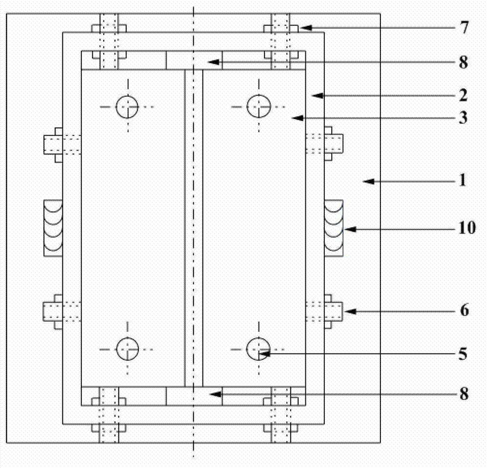 Straight welded joint crack sensitivity evaluation method and multivariant restraining plate for evaluating