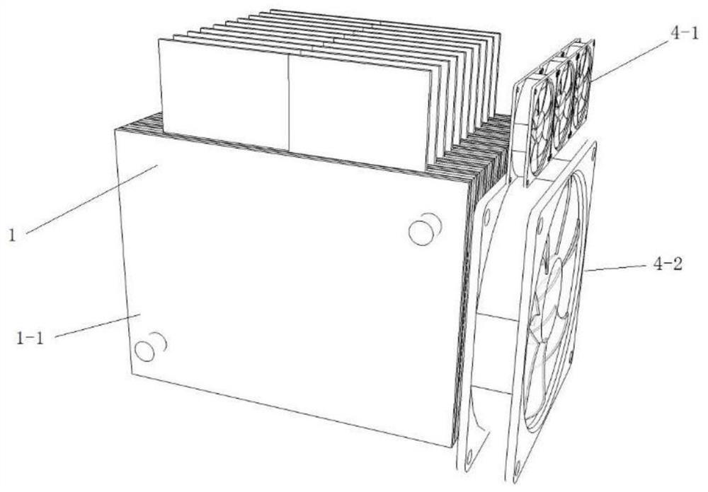 Safe and energy-saving flat heat pipe air-cooled fuel cell stack and heat management method