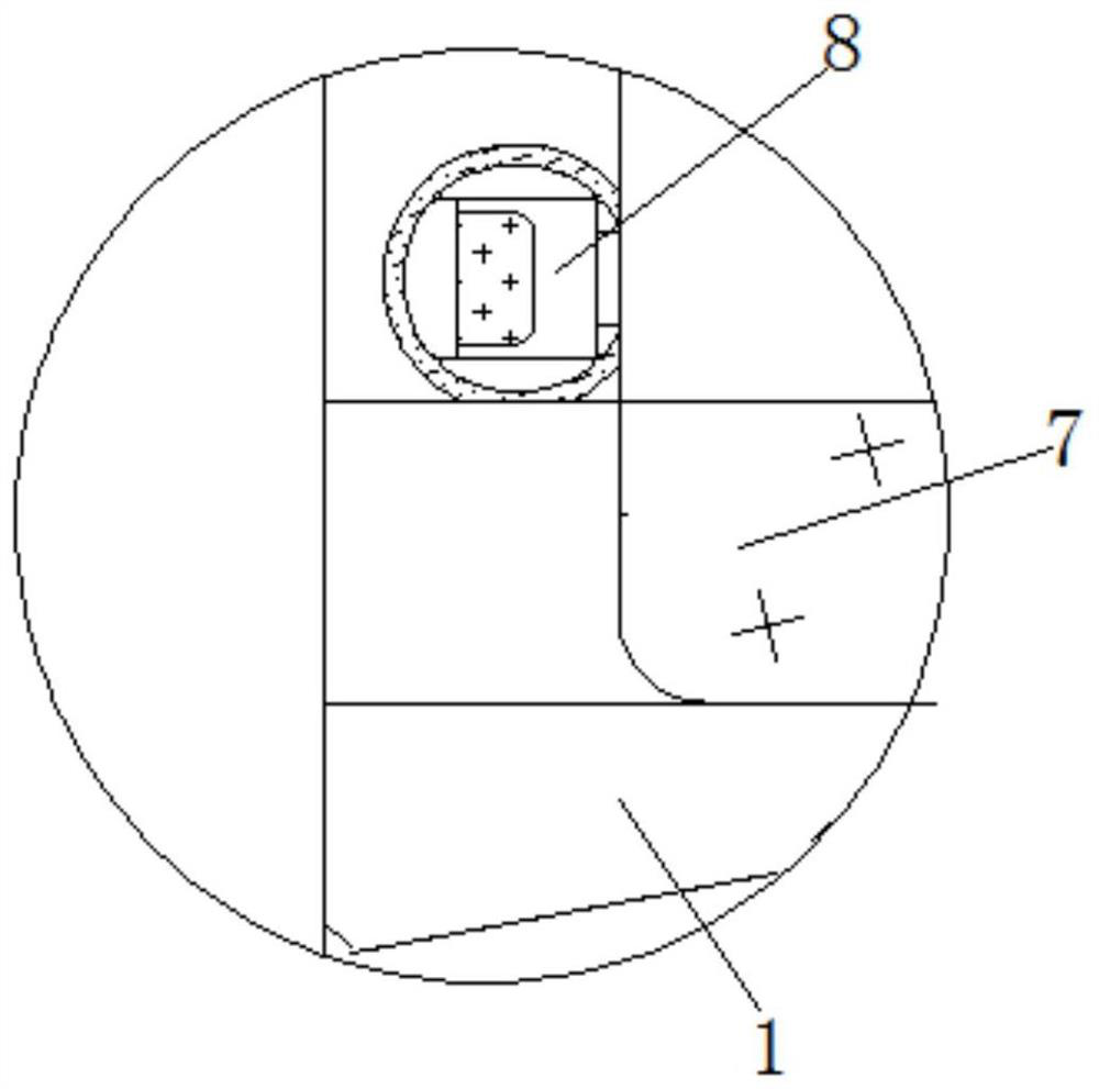 Equal-distance cutting device for metal panel