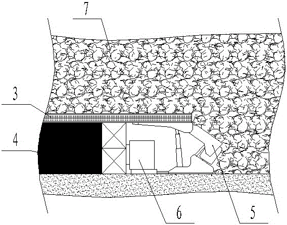 Coal mining method with longwall descending layered gangue and false roof