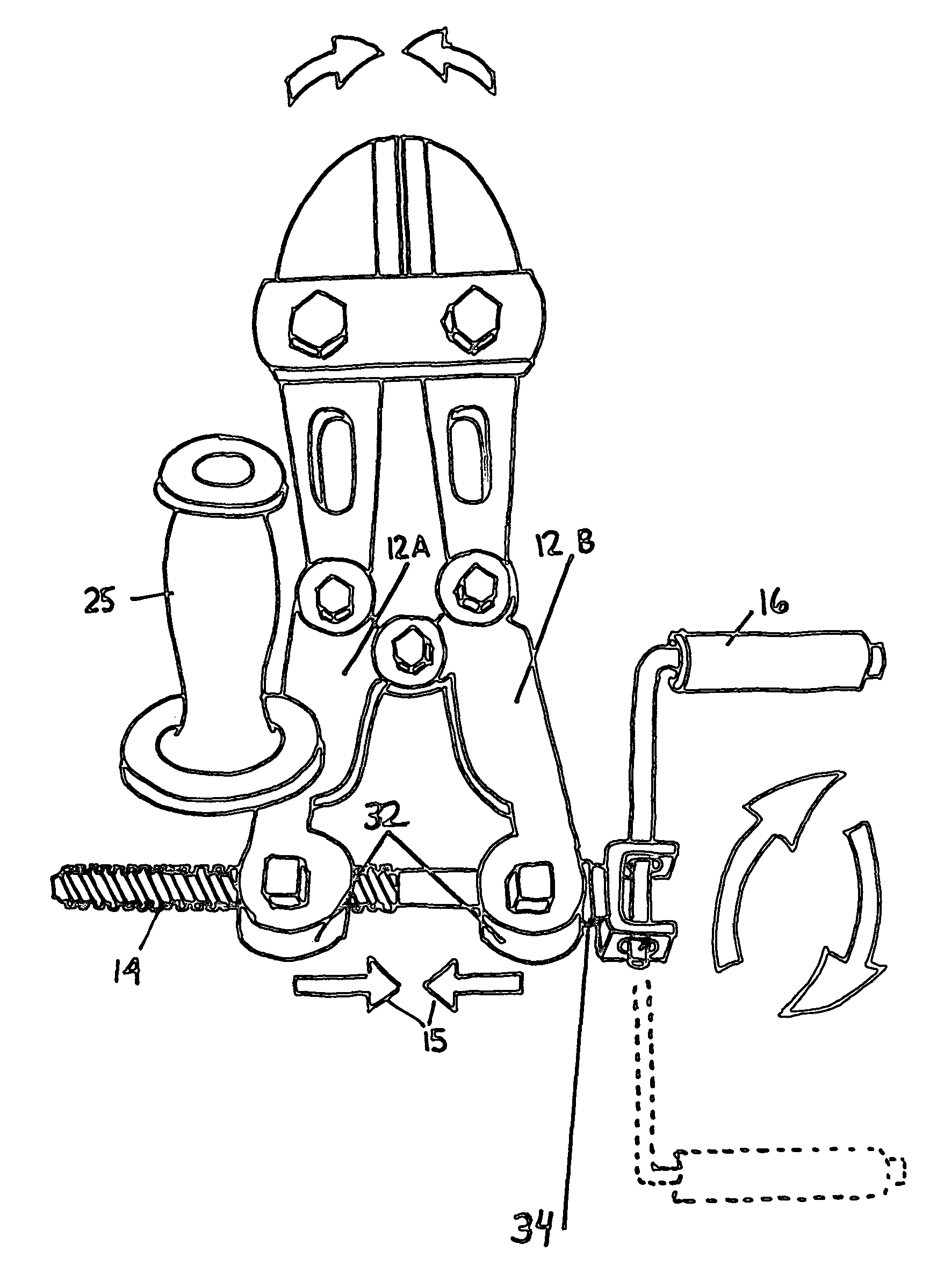 Compact bolt cutter with improved mechanical advantage