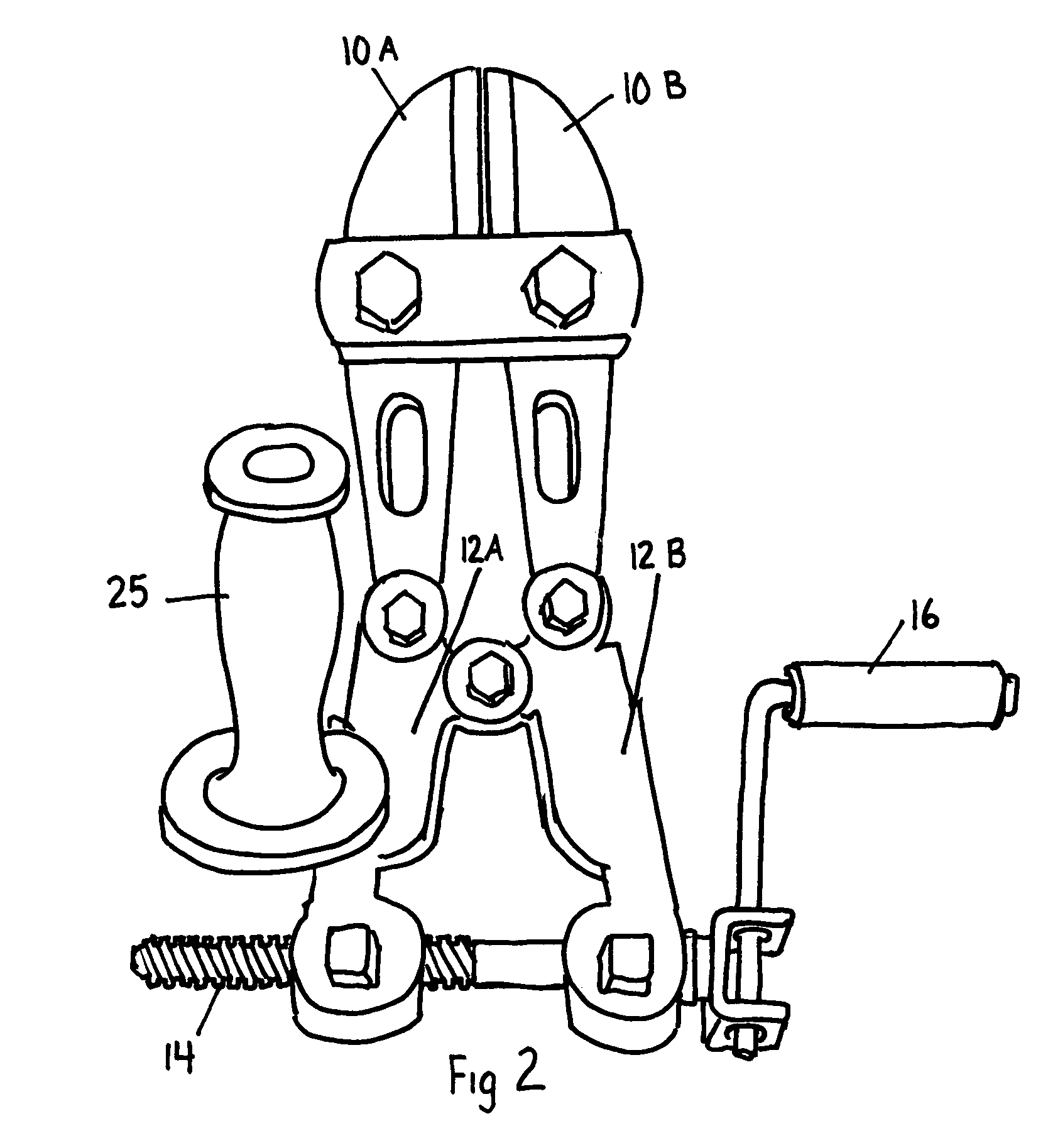 Compact bolt cutter with improved mechanical advantage