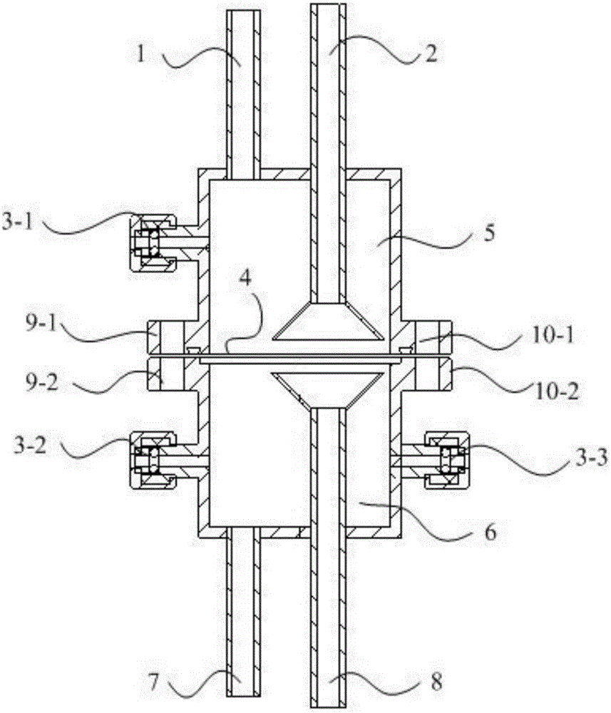 Reactor for gas-solid phase electro-catalytic reaction, and method for eliminating VOCs by using reactor