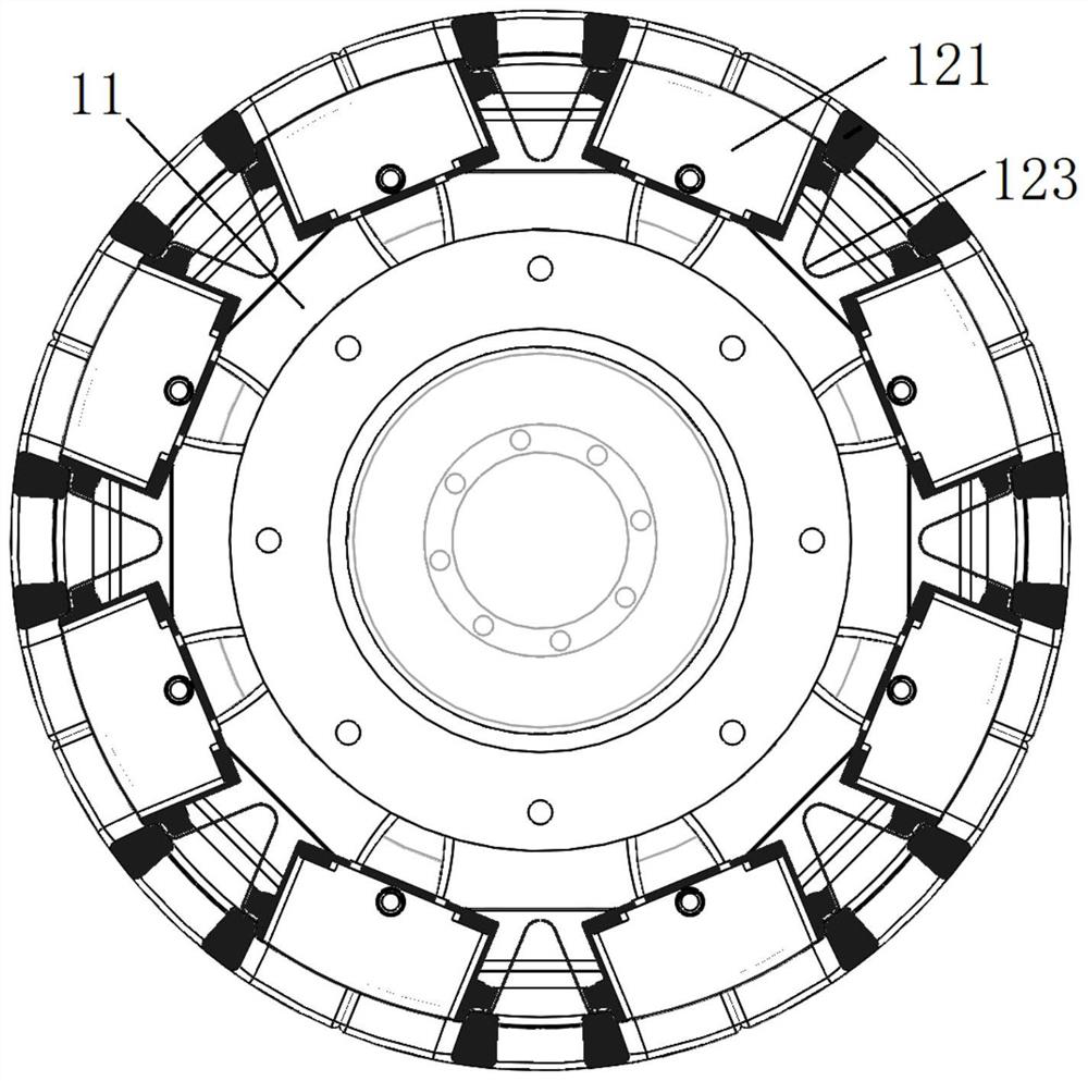 Piezoelectric ultrasonic detection probe section for oil pipeline and detector in pipeline