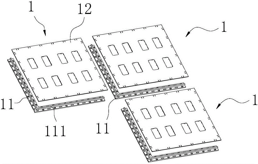 Splicing device used for floor tiles and installing method thereof