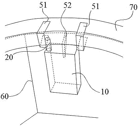 A passive and simple installation type electric manhole cover displacement monitoring device and monitoring method thereof