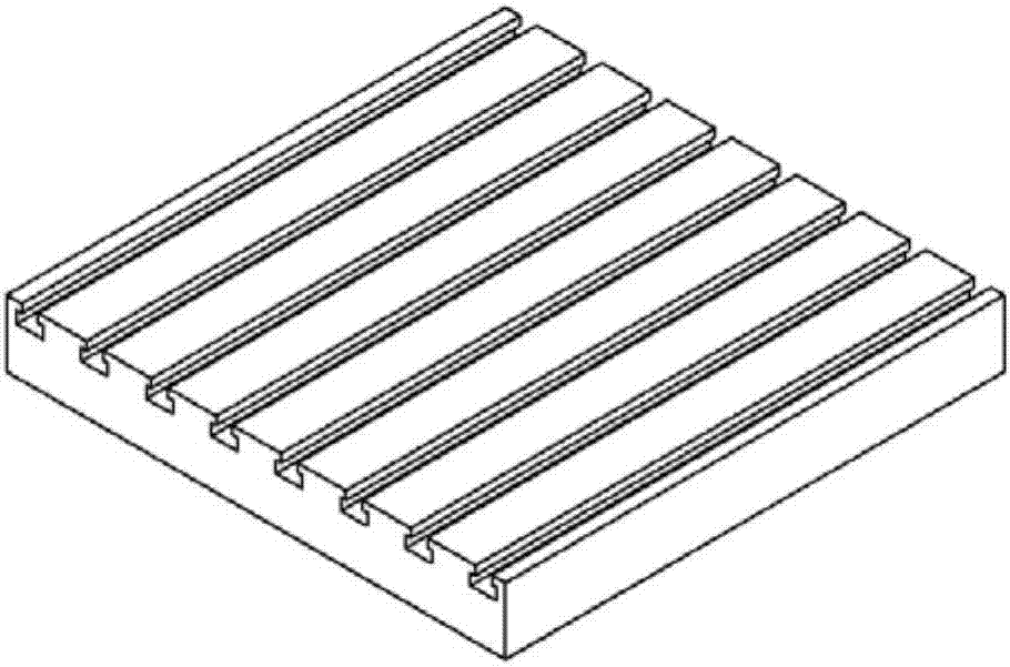 Explosive cladding method for groove type hot melt interface of metal plate and explosive device